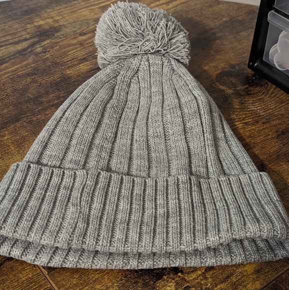 Michael Kors Gray Winter Hat New! - Picture 5 of 7
